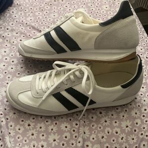 Classic Men's White Sneakers with Black Stripes